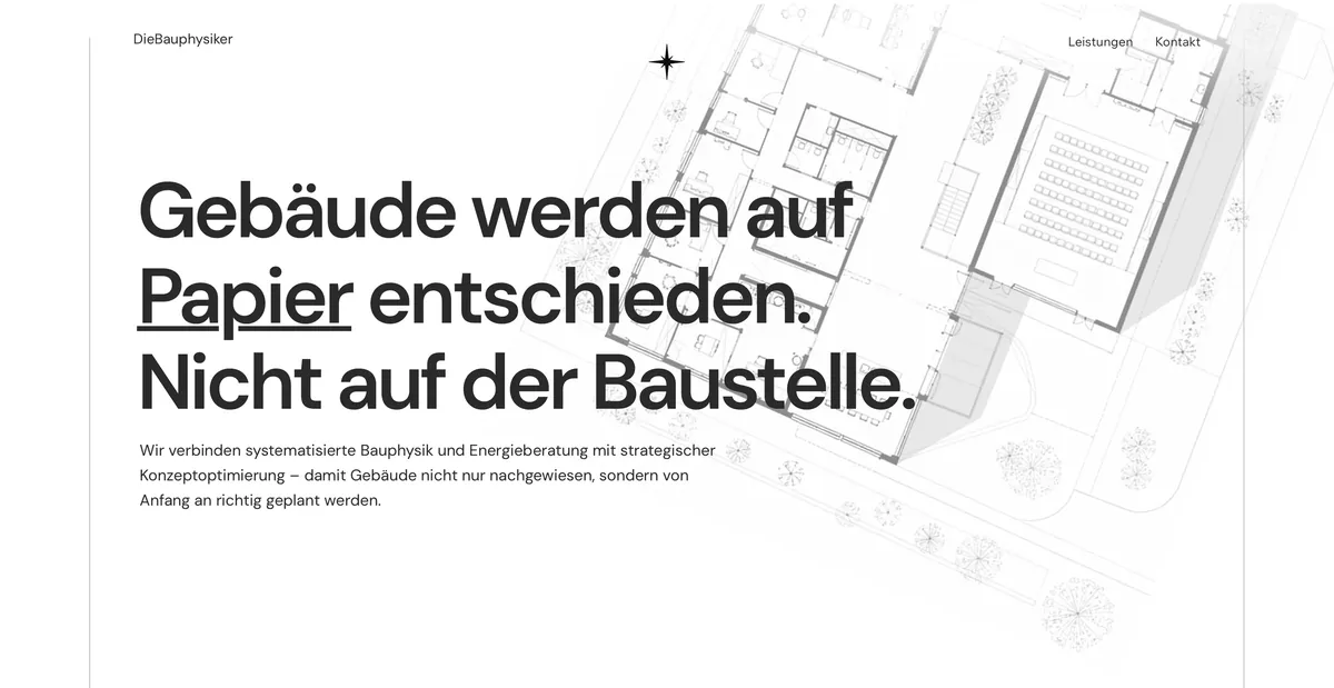 Startseite DieBauphysiker: „Gebäude werden auf Papier entschieden. Nicht auf der Baustelle.“ vor einer Grundrisszeichnung